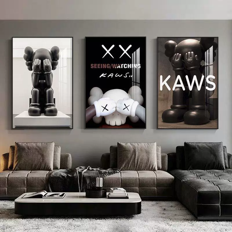 [KAWS декоративная картина для гостиной абстрактная кукла на фоне дивана тройной набор]