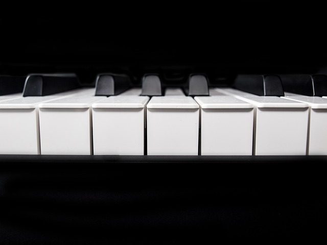 how many keys on a full sized keyboard