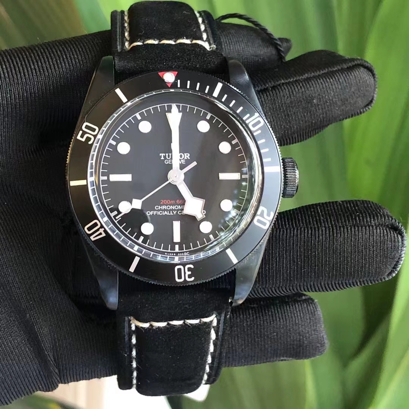 50% off Instant Purchase 98% New 41mm Tudor Black Bay M79230Dk-0006 Black Dial Automatic Mechanical Men's Watch Genuine Product