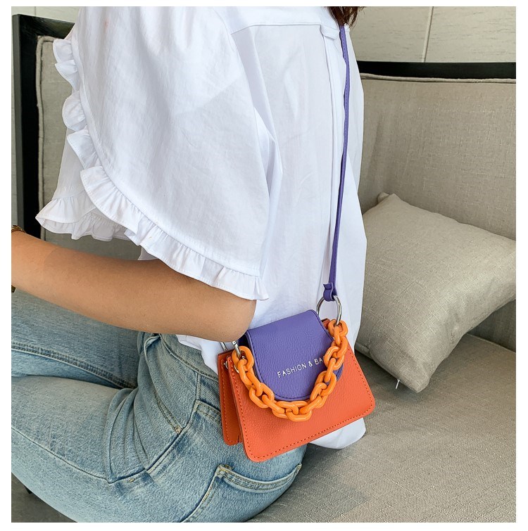 Small Solid Color Magnetic Buckle Crossbody Bag display picture 1