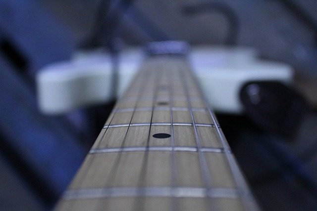 when does guitar center close