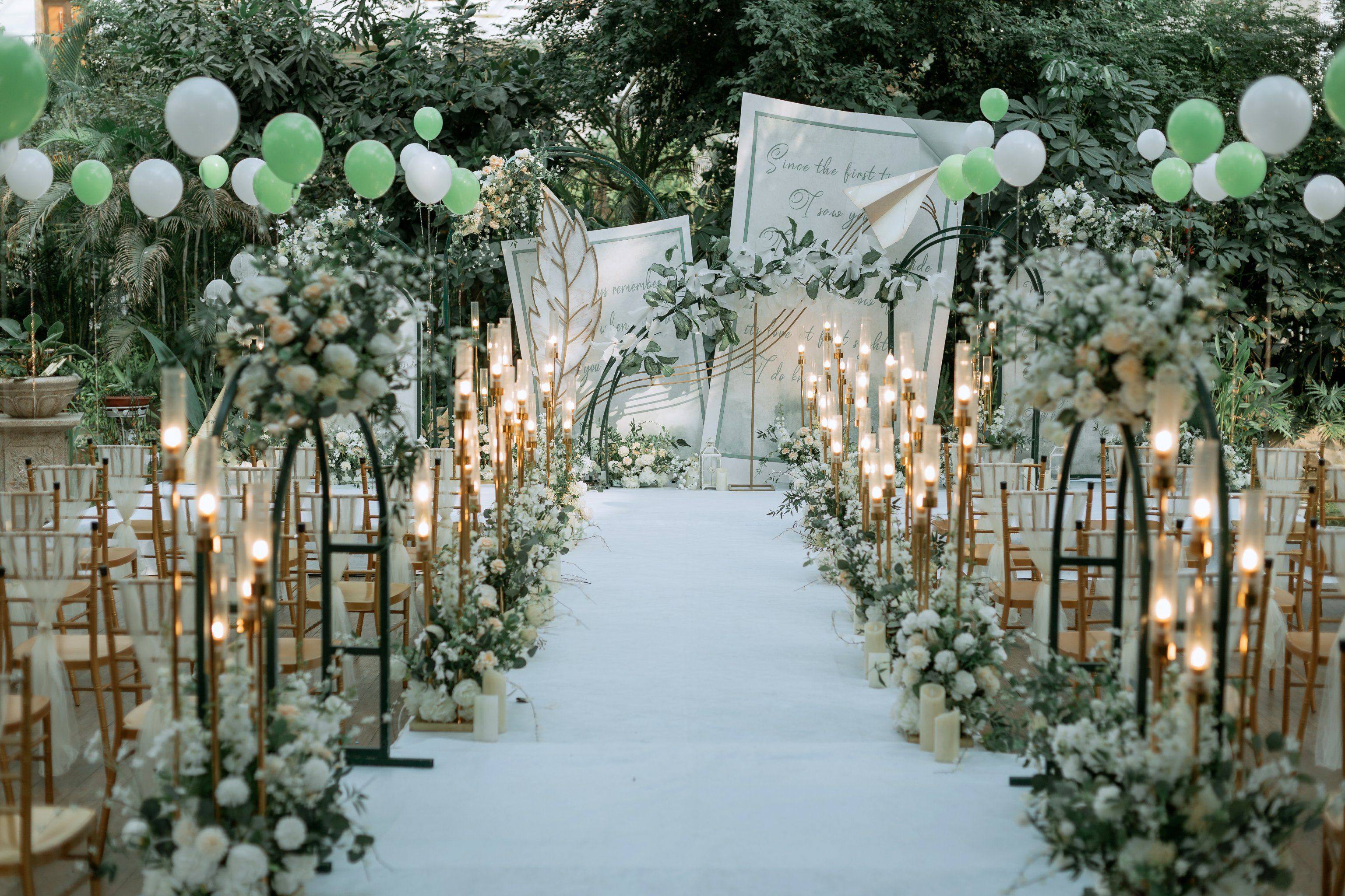 Top view of an intimate wedding layout with one long table and a small dance floor