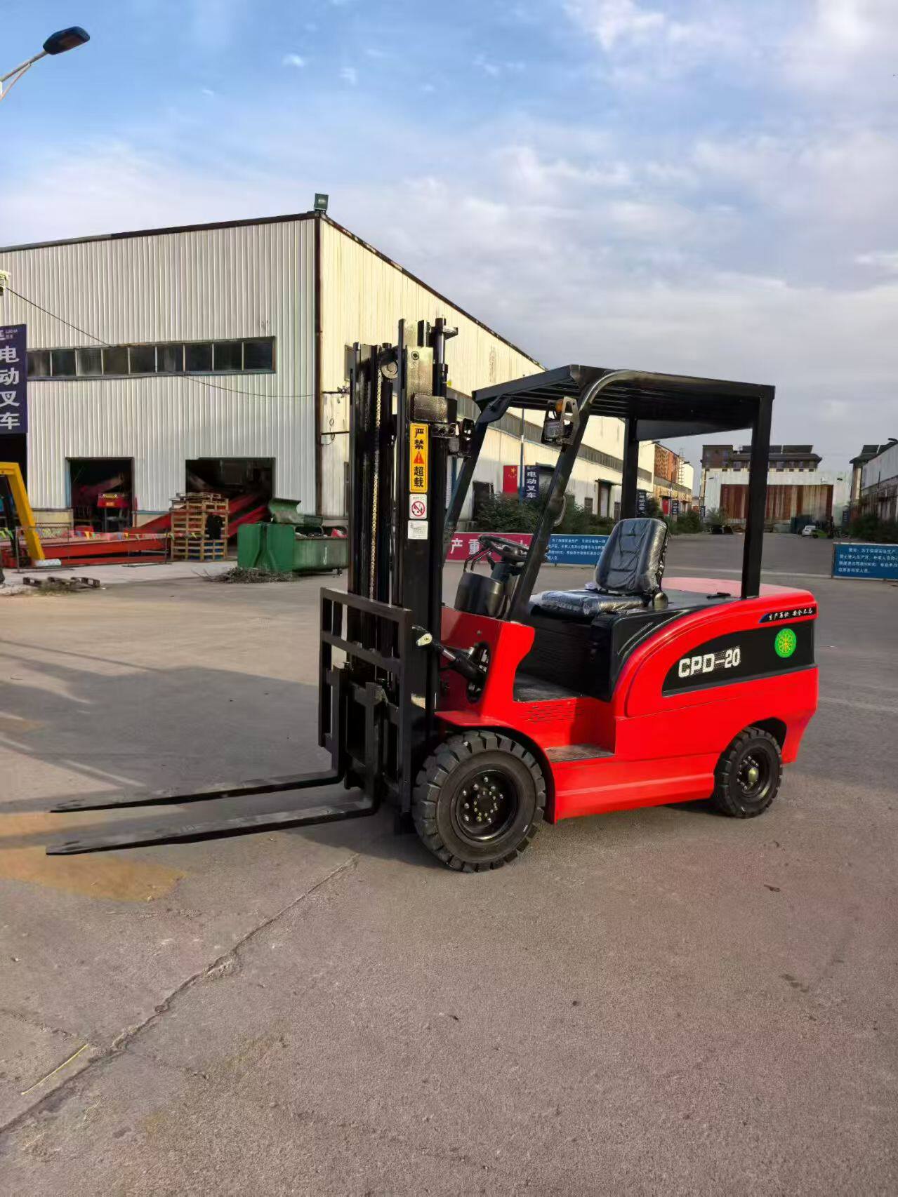 3月31日合肥全新2吨电动叉车高配款（免费送货）可邮寄处置单位支持发货，运费和发货流程见详情页网络拍卖公告