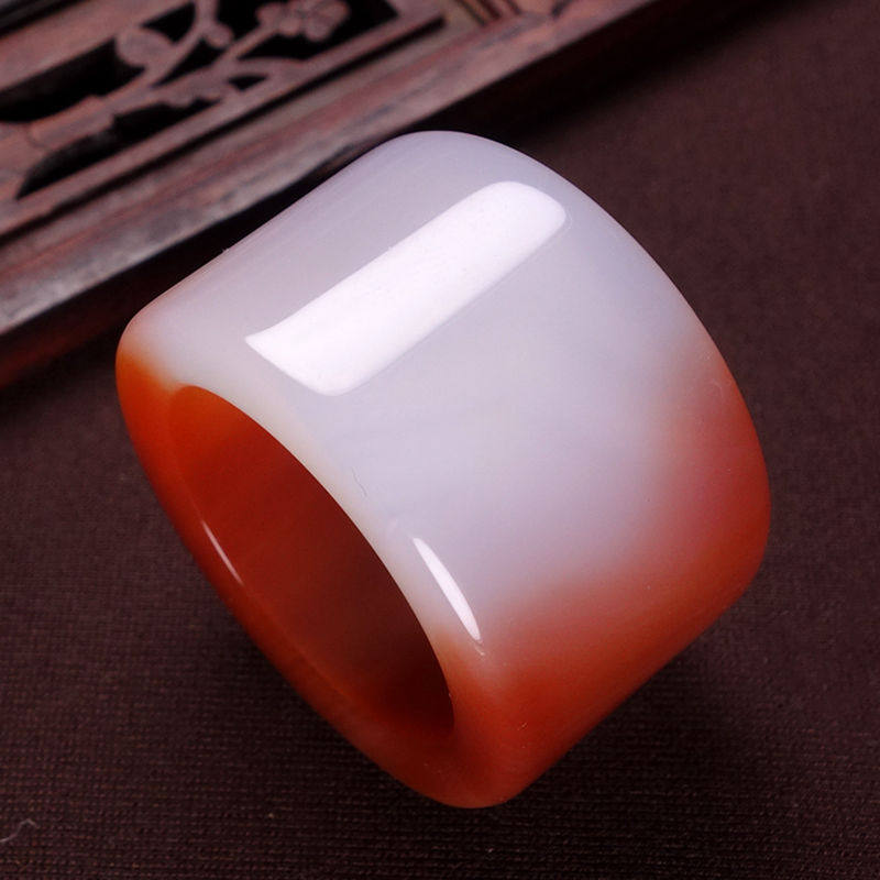 Pretty red and white material refers to agate 