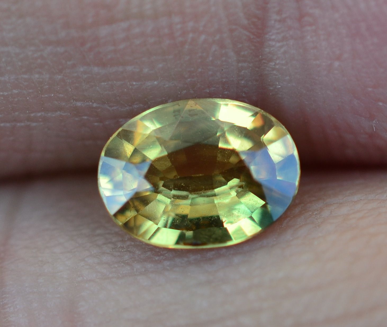 Natural non-burning non-modified color yellow sapphire bare stone full fire color 1 6 carats Non-beryllium diffusion certificate