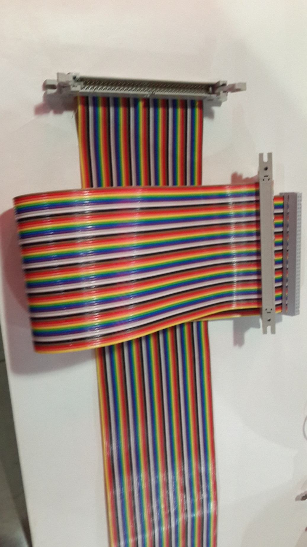 One end of the 64PIN color cable presses the horn and the other end presses the FC cable indenter