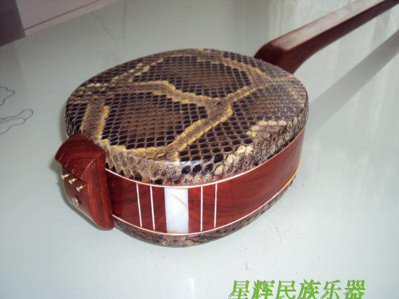 Factory direct sales of safflower pear mahogany three-stringed piano playing musical instrument national plucked musical instrument to send piano box accessories