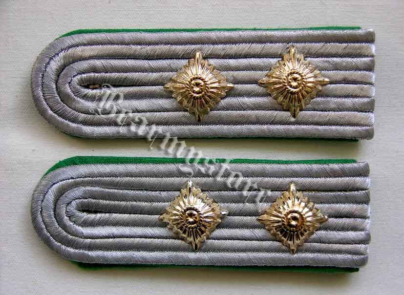 The frontier - guard wire of the original Captain of Democratic Germany ( Green Range Line ) prepared shoulder chapter