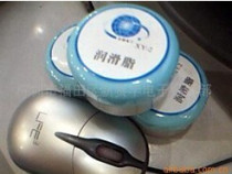 Plastic lubricating grease for small plastic lubricants