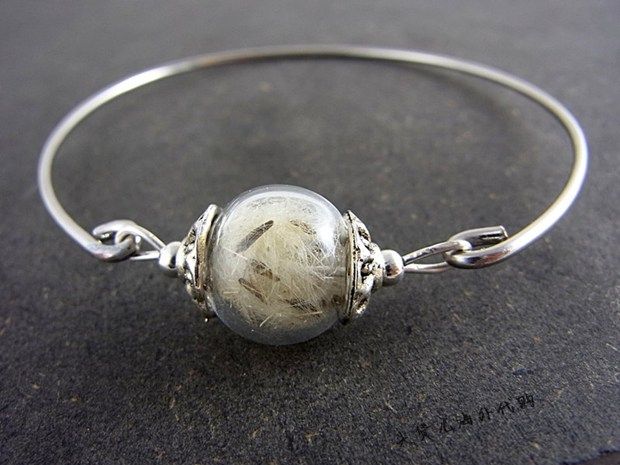 Dick American Le Dicatee Delicate Hands for a small fresher glass dandelion bracelet