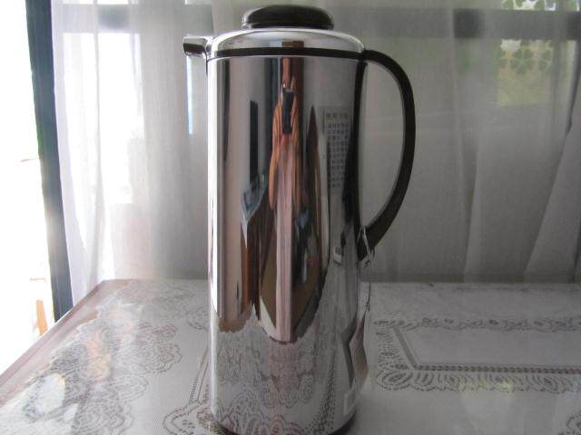 Rabbit brand] thermos bottle Thermos thermos coffee pot Thermos bottle Stainless steel shell warm pot 1.6L