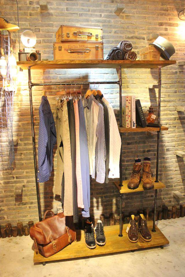 Nordic Log Solid Wood Metal Water Pipe Loft American Countryside Industrial Wind Retro Clothing Show Shelf