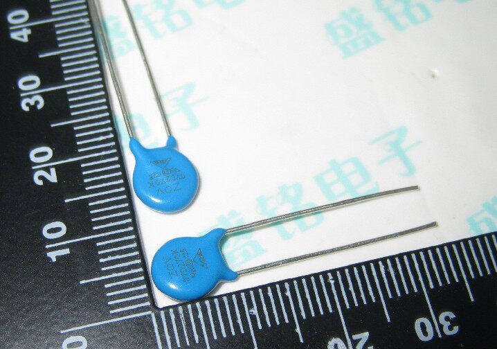 Varistor 270KD07 07D270K limit pressure-sensitive voltage 27V resistant to surge current 250A spot