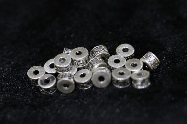 925 silver old Tibetan Buddhist beads accessories six-character mantra small short barrel beads pair of holes 0 35cm diameter 0 55cm