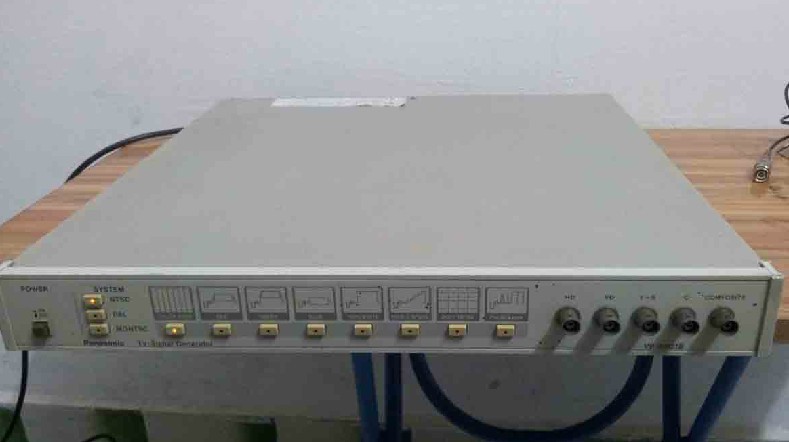 VP-8401B TV signal generator Japanese Panasonic VP-8401B colour TV signal generator 