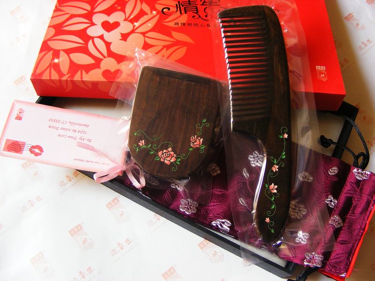 Tan Carpenter Sink Your Precious Treasure Lacquer Art Wood Comb Comb Mirror Gift Box Set Group Leaning for a Birthday Gift