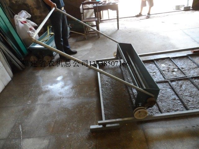 Rice seedling mulching machine hand-push rice transplanter machine plug hard disk mulching machine Kubota Iguangyang horse rice transplanter