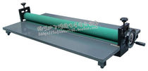 Manufacturers promote 1 m desktop hand-cranked cold laminating machine laminating machine 100cm wide 82MM diameter