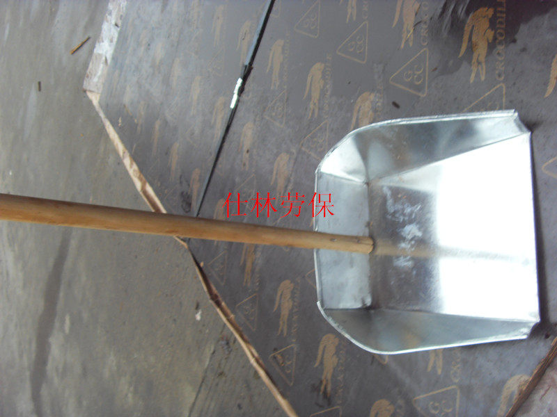 Strengthen the thickening wood handle iron dust large single iron skin dust dust garbage dust durable