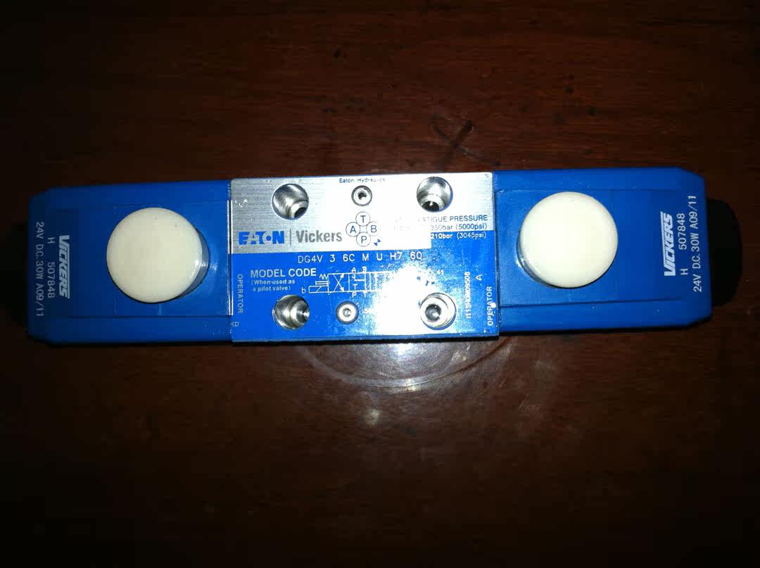 DG4V-3-6C-M-U-H7-60 electromagnetic reversing valve VICKERS original brand new
