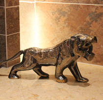 Pakistani traditional handicrafts 16-inch bronze sculpture of the king of kings and the fierce tiger custom-made and sold directly by the manufacturer