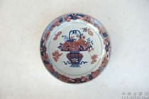 Qing Qianlong blue and white glaze red export porcelain flower basket plate