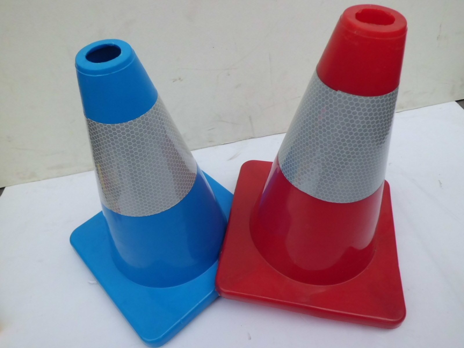 30 cm thickened PE rubber road cone rubber roadblock large square cone roadblock cone barrel