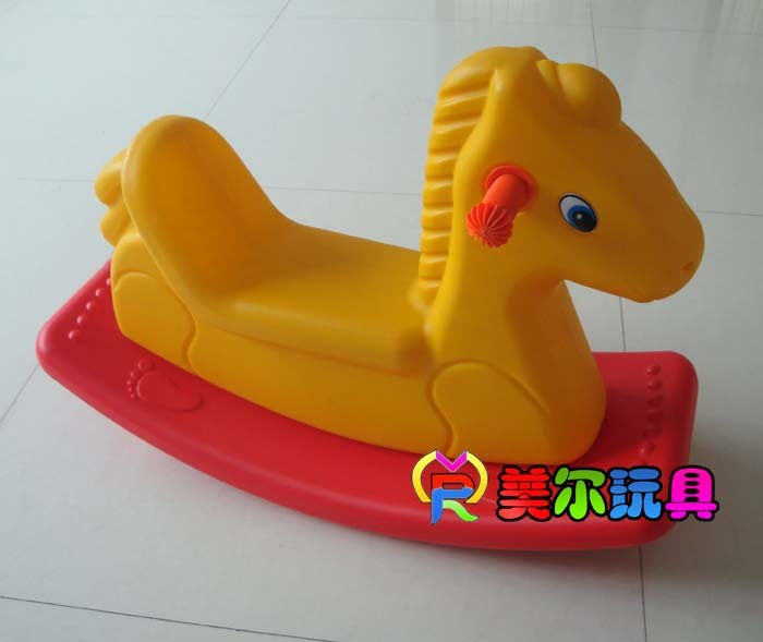 Kindergarten children outdoor rocking horse rocking horse rocking horse Trojan horse Bonnie rocking horse rocking music two-color rocking horse