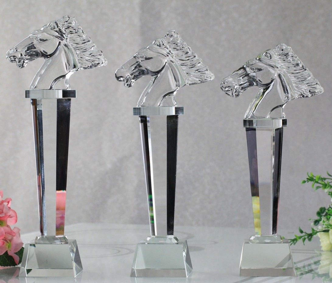 Crystal trophy custom spot custom trophy medals High-grade gifts Crystal horse head trophy lettering