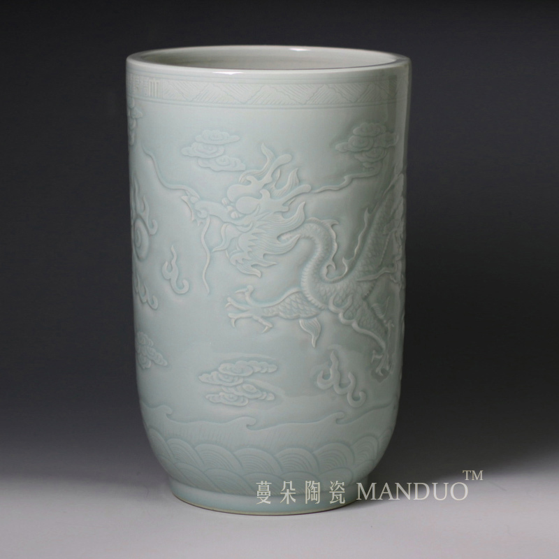 Jingdezhen high - grade engraving quiver straight carved dragon playing bead display table vase artistic vase