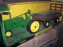 Ertl Antu 1:16 John Deer John Deer alloy tractor model with bucket alloy