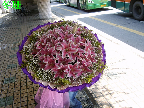 江阴溧阳沅江香水百合花束金坛同城鲜花速递朋友同事领导长辈礼物