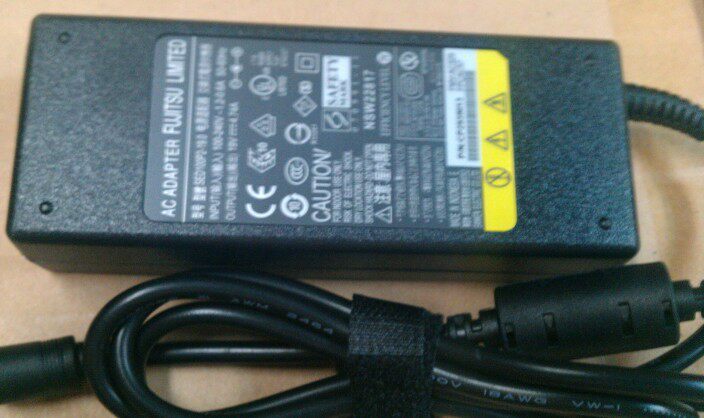 Suitable for Fujitsu 19V4 74A4 22 S6410 LH520 LH530 LH531 Power Adapter