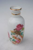 Qing Yongzheng enamel flower bird croquet bottle
