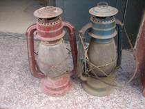 Nostalgia is intact in the 50s export old horse lamp mast oil lamp modern lamp red and green pair