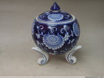 Qing Qianlong export porcelain blue and white flowers