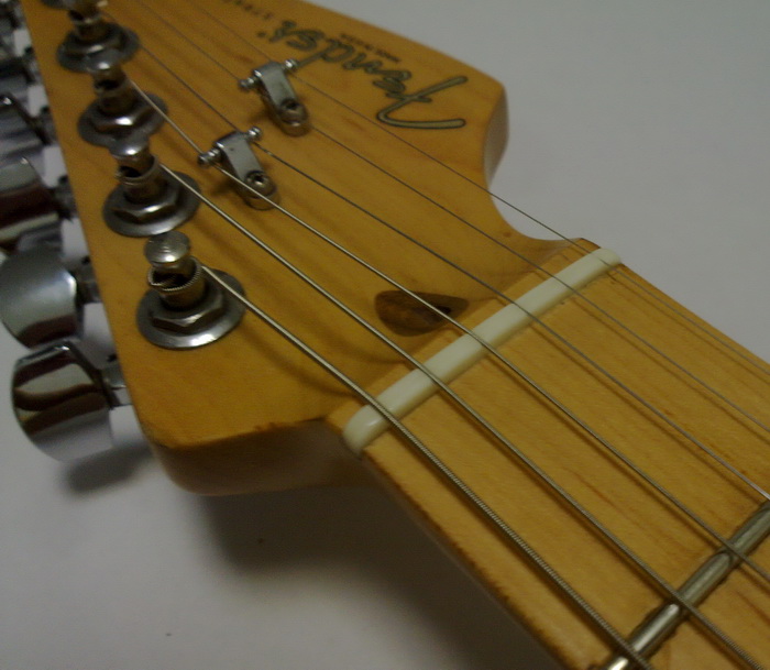 FENDER Guitar Bull Bone pillow to make guitar maintenance