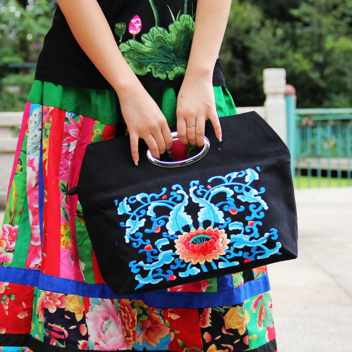 Women's bag Ethnic style embroidery handbag Classical Chinese style embroidery temperament Women's embroidery bag handbag