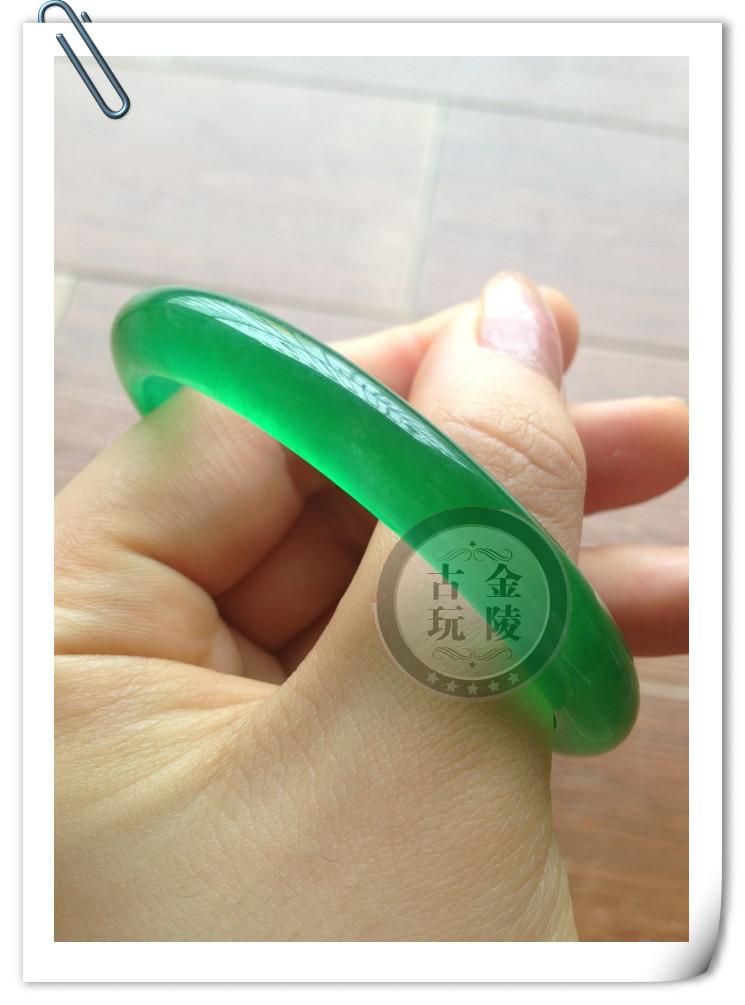 A Myanmar emerald bracelet (A cargo) is full of green and green