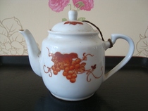 B0056 Jingdezhen 50s The red color grape teapot is fine