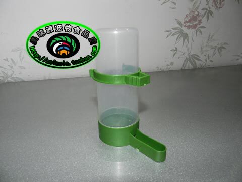 Large number of plastic birds Drinking water Drinking water Drinking water Drinking water Drinking water Drinking water dispenser Parrot with automatic water drinker