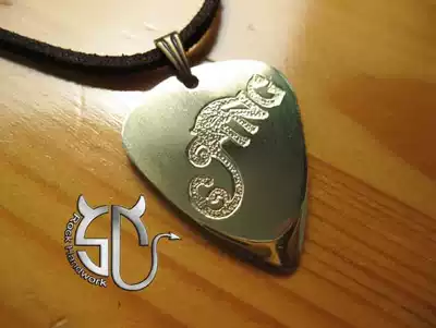 Zhang Yunjing fans personalized pick necklace custom engraved lettering brass brown velvet rope