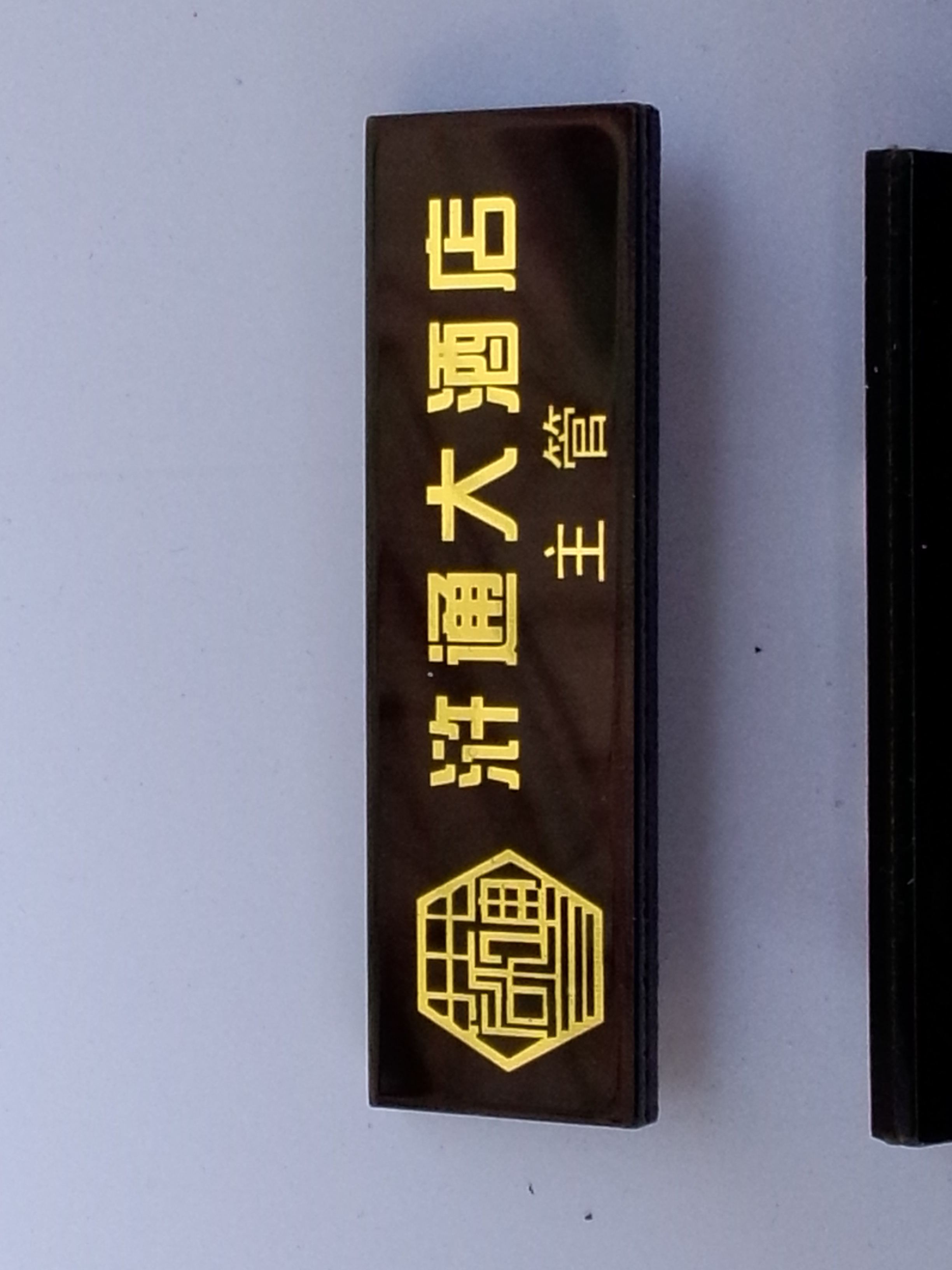 Acrylic badge screen printing bright gold work number plate name plate staff card position card manufacturers custom