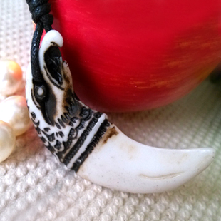 Inner Mongolia characteristic Mongolian ornaments Fashion necklace tooth carving totem necklace Mongolian necklace crafts