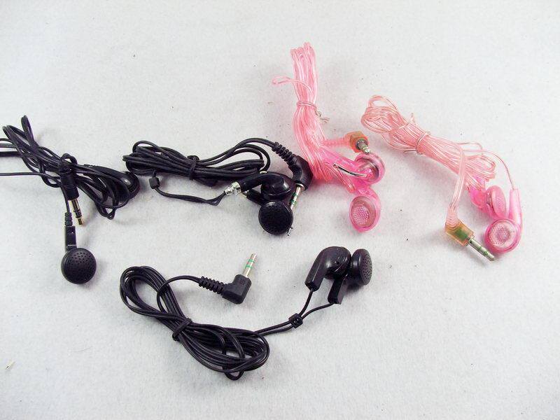 MP3 headphones MP4 headphones Spike radio headphones 3 5MM headphones without packaging A little dirty