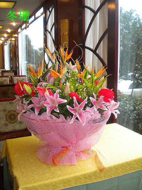 日照泰安贵溪香水百合花束兖州同城鲜花速递商务同事领导客户礼物