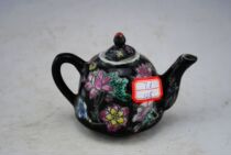 In the early days of liberation the export of porcelain black land colorful Folding branches