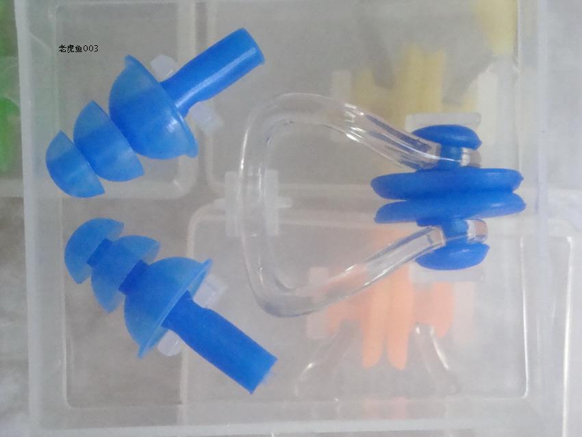 潜水装备中的隐形助手：鼻夹、耳塞与防滑发夹