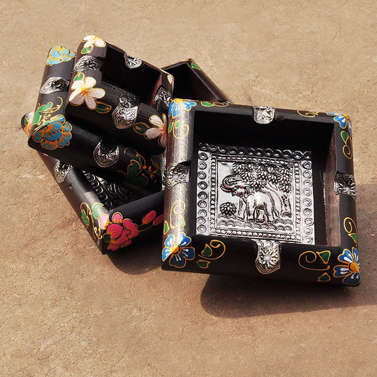 Thai crafts retro ashtray personalized men's gift gift solid wood painted flower creative fashion decoration ashtray