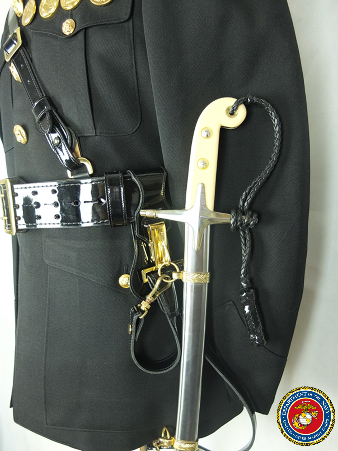 USMC USMC officer wears the sword attachment three - piece sword - sword - rope